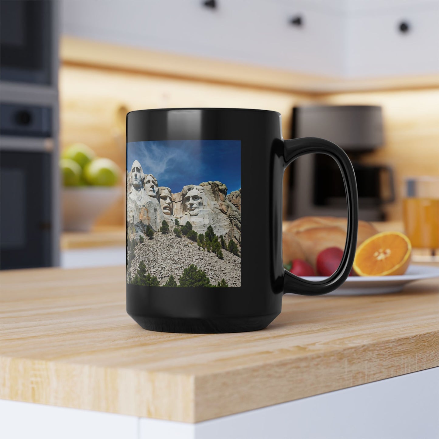 Mt Rushmore, Monument to Freedom, Democracy, & American way. Black Mug, (11oz 15oz)